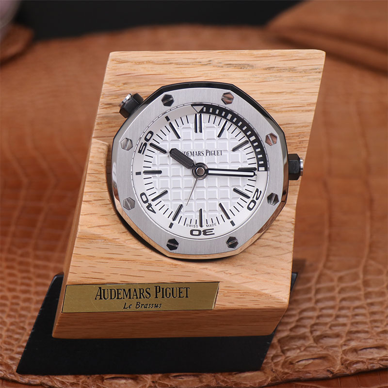 爱彼15710哪款复刻手表的好 tz厂爱彼皇家橡树离岸型 15710经典致敬桌钟